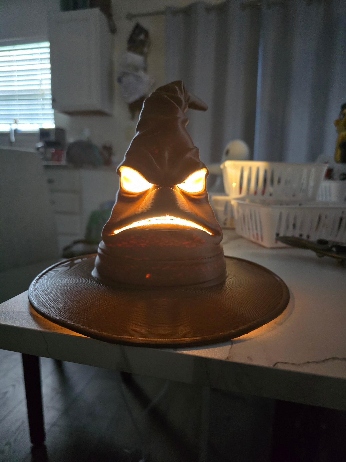 Sorting hat light